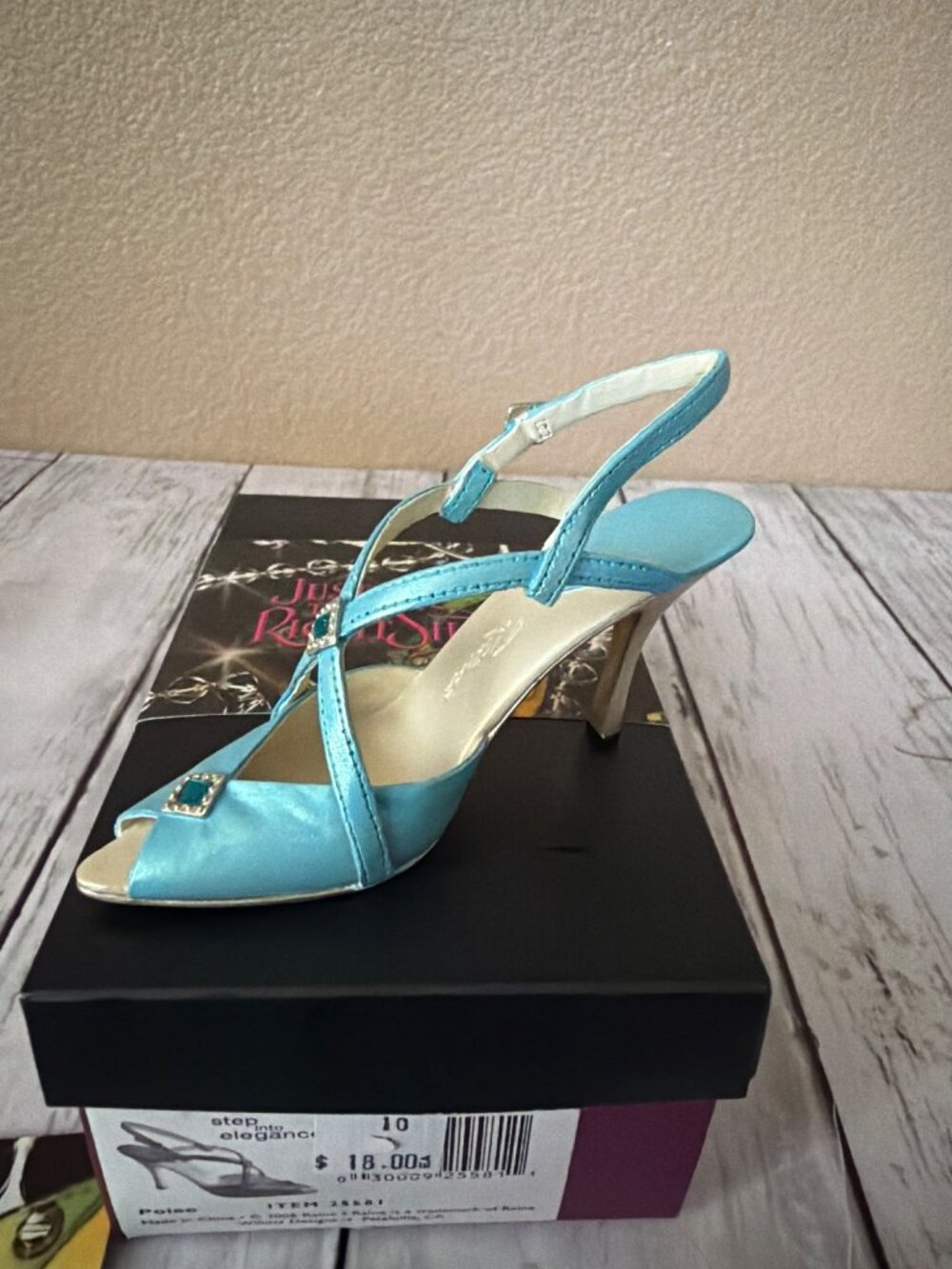 2006 Just the Right Shoe by Raine "Poise" Mini Shoe Figurine #25581 NEW w/Box - Picture 3 of 13